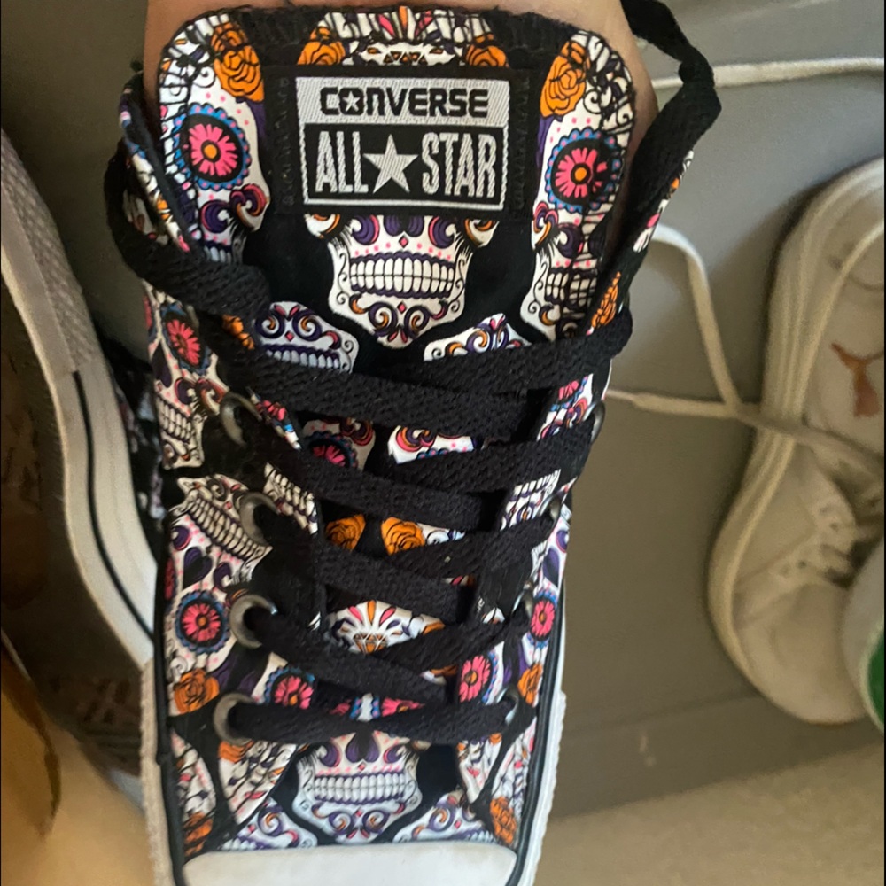 Skull and flower chucks
